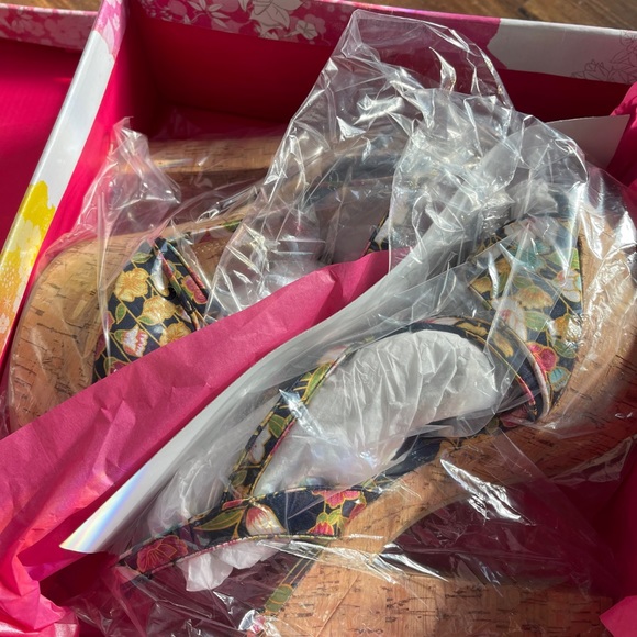 Shoes - Picture 5 of 8